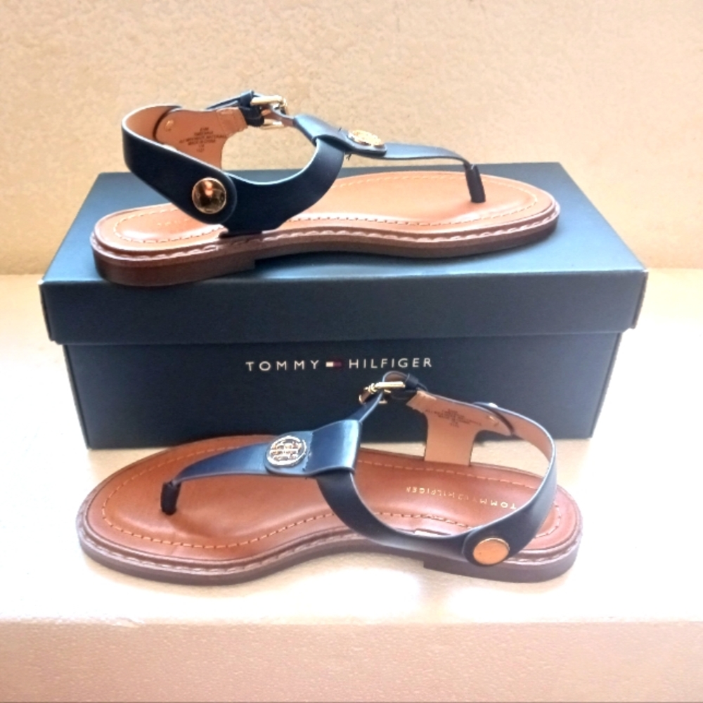 Tommy Hilfiger - Picture 4 of 4